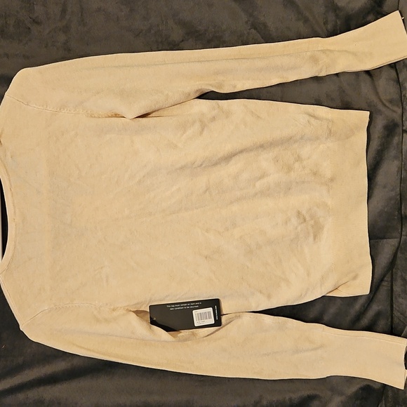 NWT SKIES ARE BLUE 80% Viscose soft v neck stretchy sweater w gold cuff buttons - Picture 8 of 9